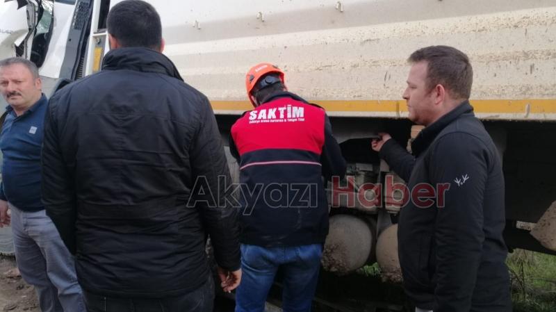 Kamyon Yolcu Minibüsüne Çarptı İki Yaralı