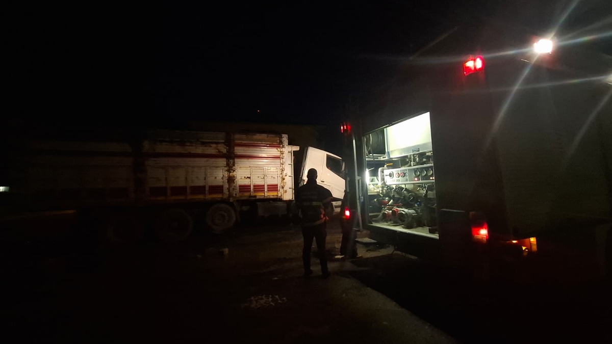 Kamyondan yükselen dumanlar korkuttu