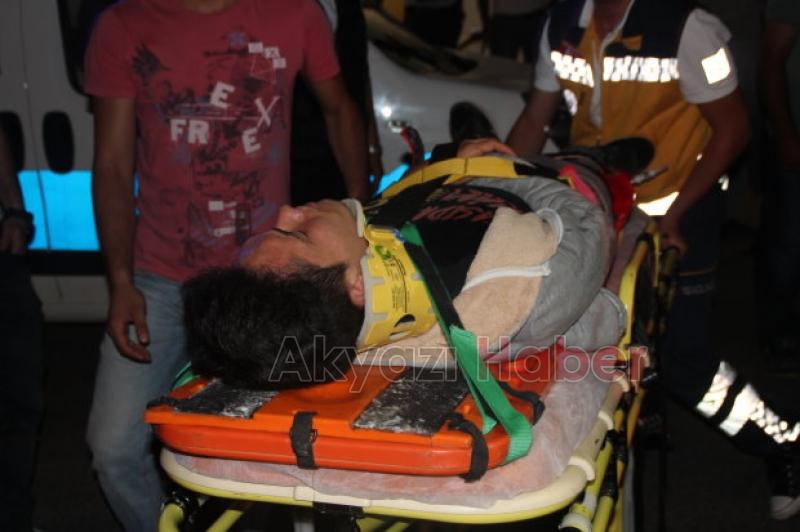 Kamyonet İle Motosiklet Çarpıştı