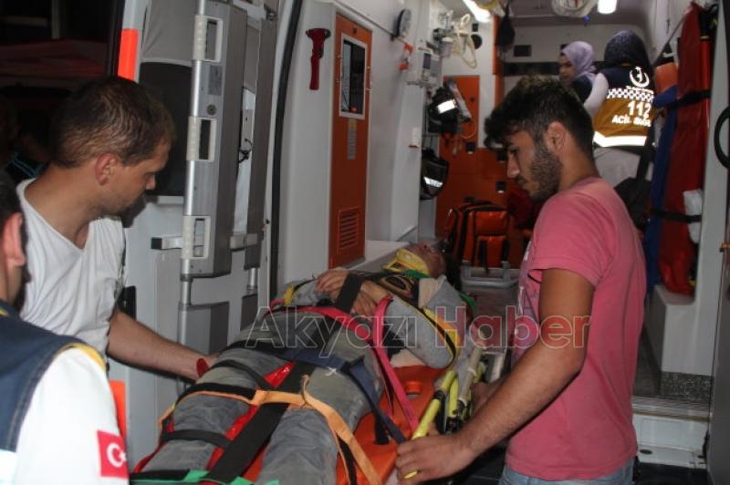 Kamyonet İle Motosiklet Çarpıştı