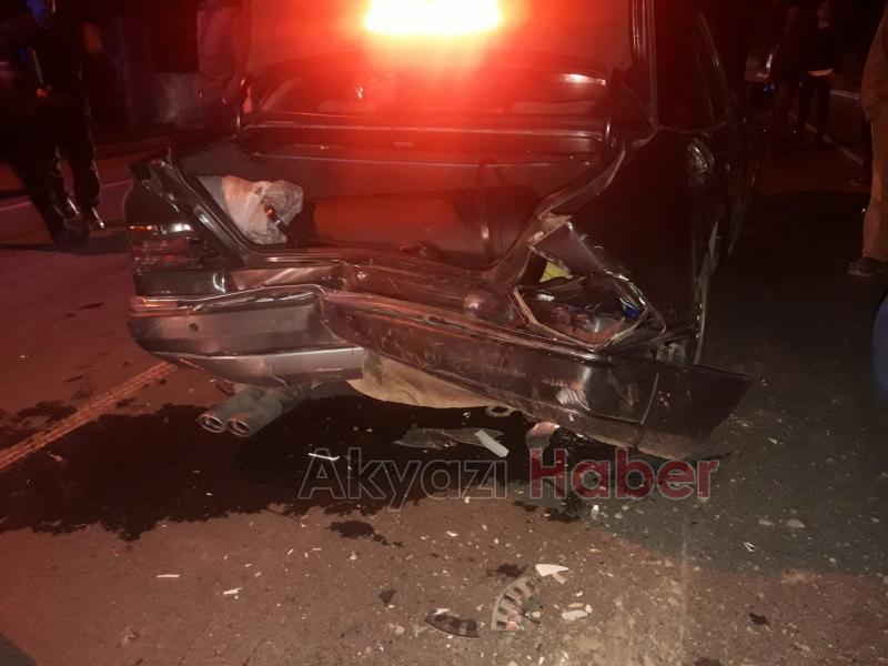 Kamyonet otomobile çarptı