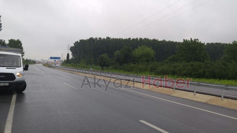 Kamyonet Yoldan Çıktı