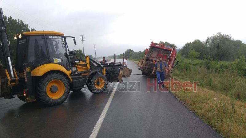 Kamyonet Yoldan Çıktı