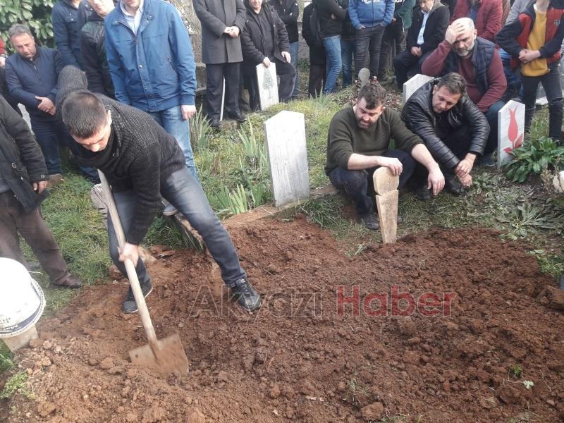 Kansere Yenik Düşen Melike Dualarla Defnedildi