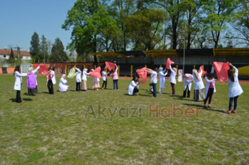 Kansere Dikkat Çekmek İçin Dilek Feneri Uçurdular