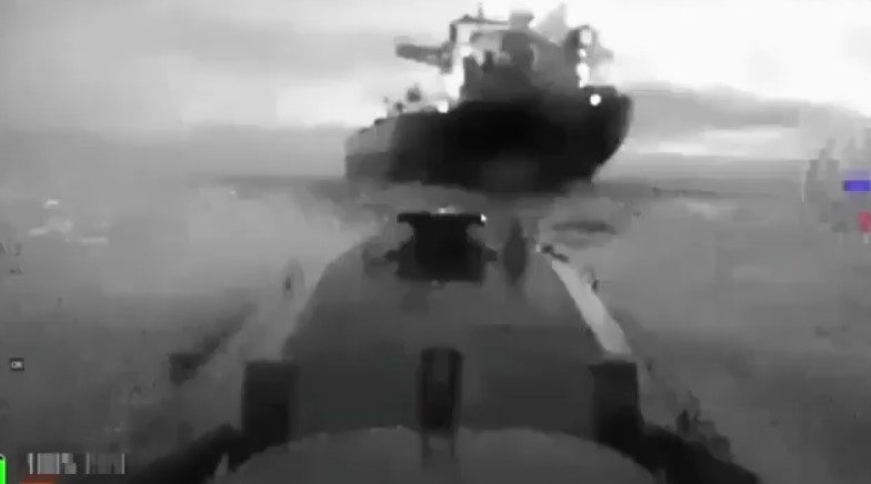 Karadeniz'de petrol tanker gemisi böyle vuruldu