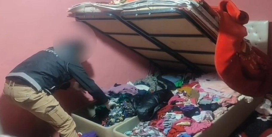 Karaköy'de çok sayıda adrese baskın; Silahlar ve uyuşturucu ele geçirildi