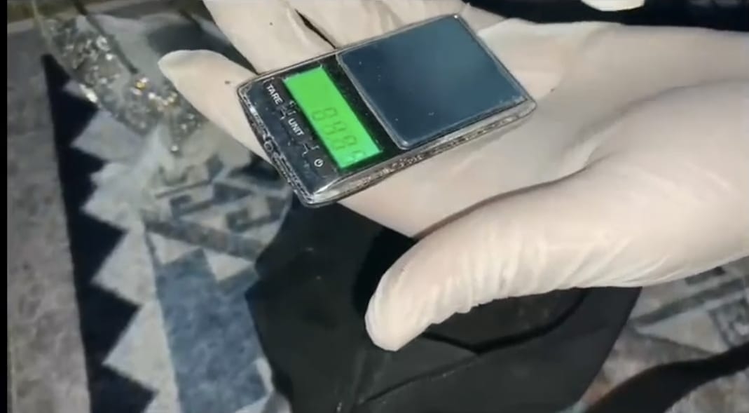 Karaköy'de zehir tacirlerine operasyon