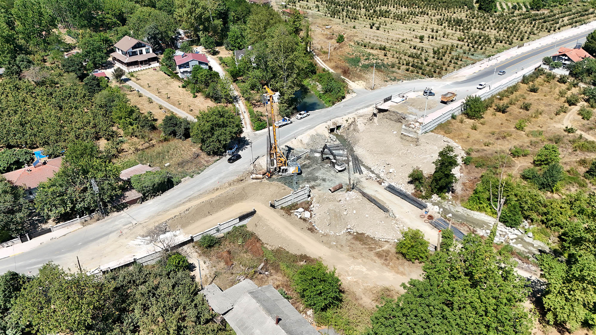 Karapürçek'in yeni köprüsünde son durum