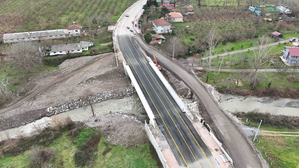 Karapürçek Mesudiye Köprüsü  hizmete açıldı