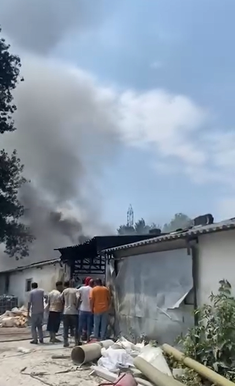 Karapürçek'te boru fabrikasında yangın
