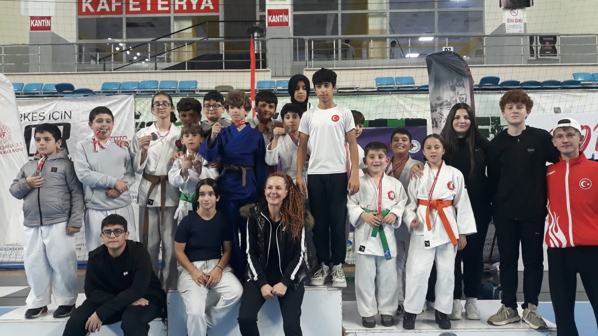 Karapürçekli Judocular şampiyonaya damga vurdu