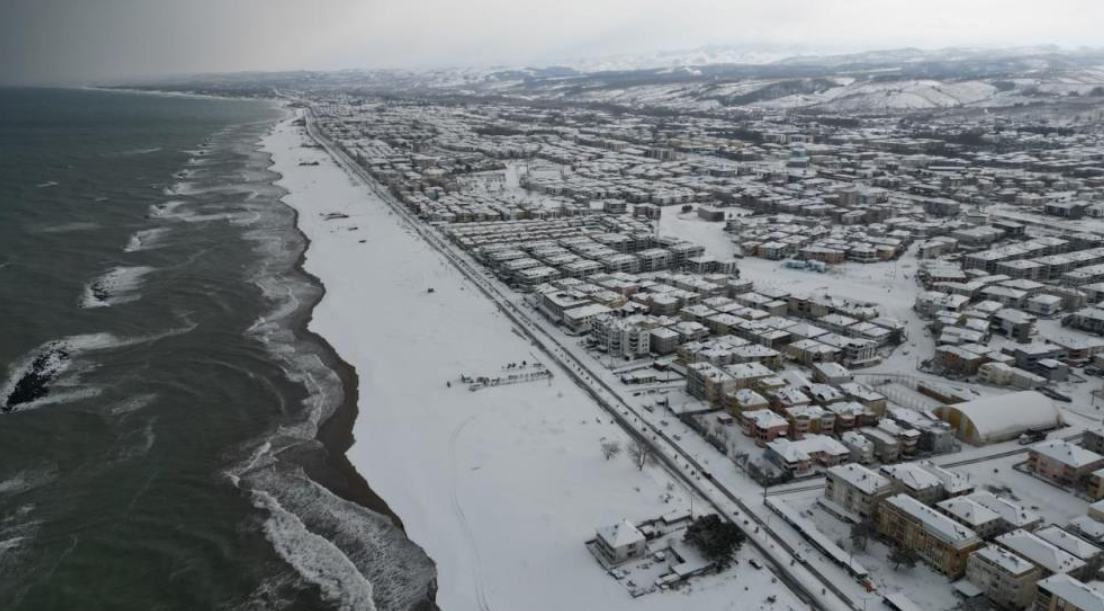 Karasu sahilinde kar güzelliği