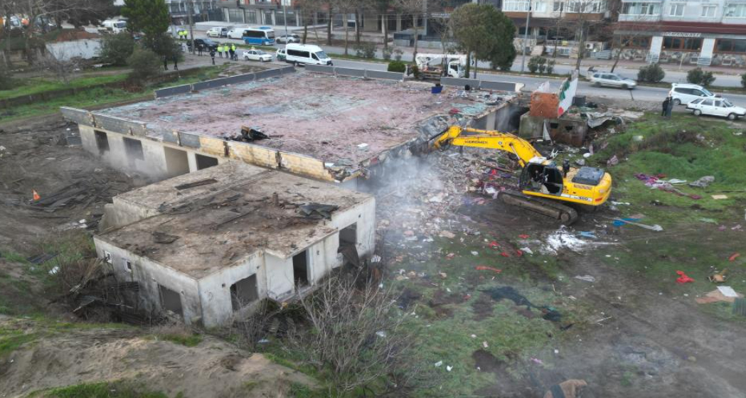 Karasu sahilinde yıkımlar başladı