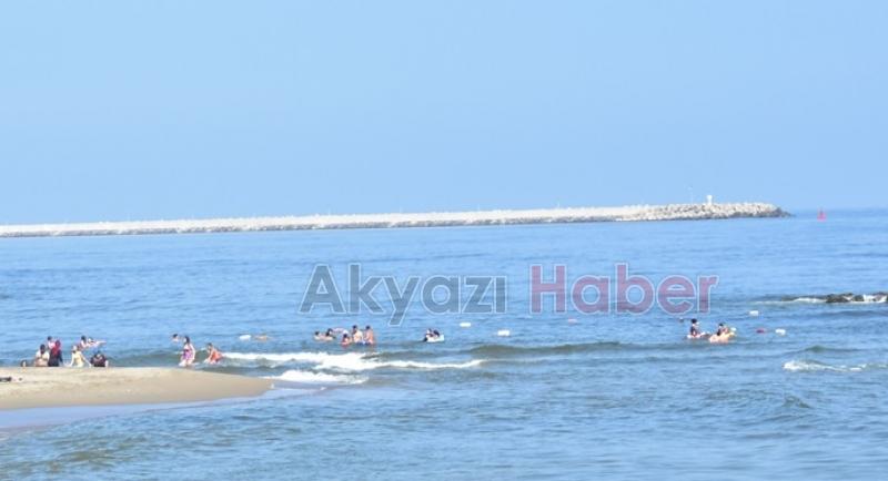 Karasu’da denize girme yasağı kalktı 