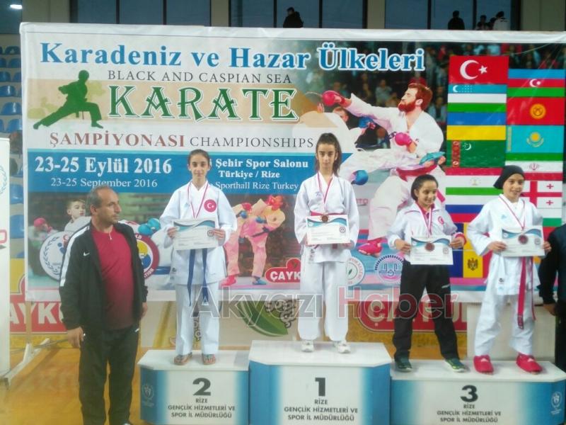 Karateciler Madalyasız Dönmedi