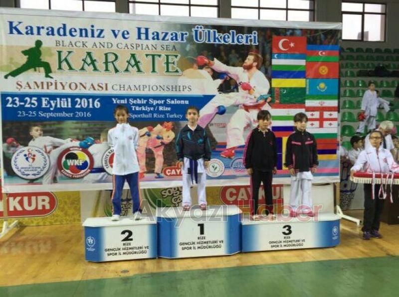 Karateciler Madalyasız Dönmedi