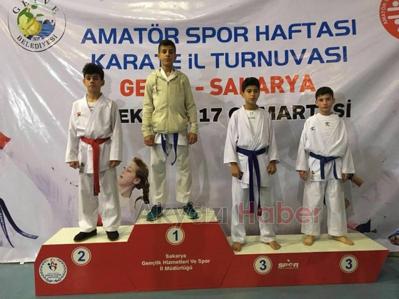 Karatecilerden 8 Altın 5 Gümüş 5 Bronz Madalya
