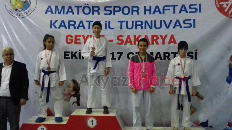 Karatecilerden 8 Altın 5 Gümüş 5 Bronz Madalya