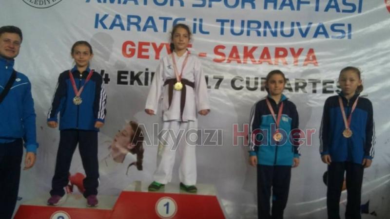 Karatecilerden 8 Altın 5 Gümüş 5 Bronz Madalya