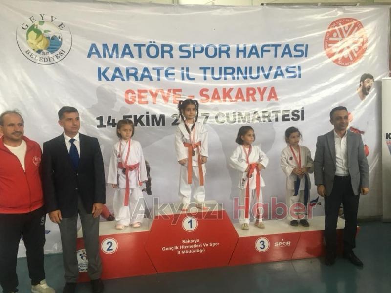 Karatecilerden 8 Altın 5 Gümüş 5 Bronz Madalya