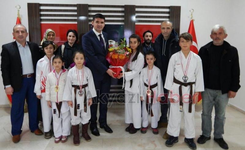 Karatecilerden Kaymakama Ziyaret