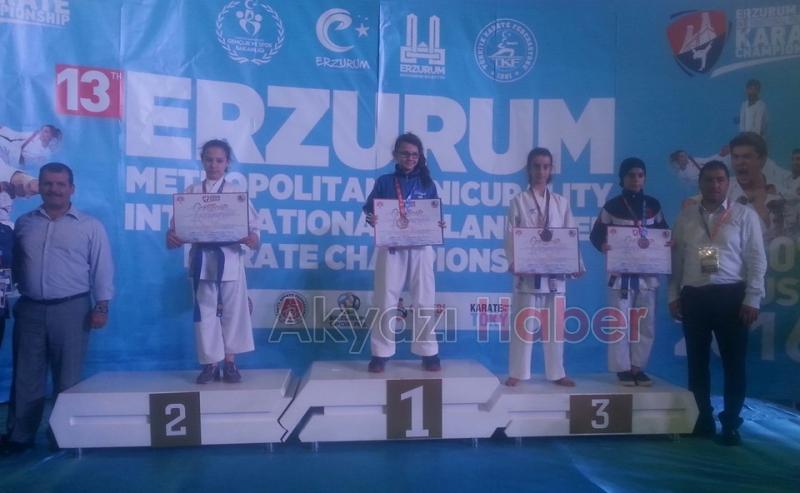 KARATECİLERİMİZDEN ULUSLARARASI BAŞARI