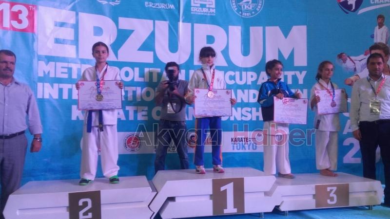 KARATECİLERİMİZDEN ULUSLARARASI BAŞARI