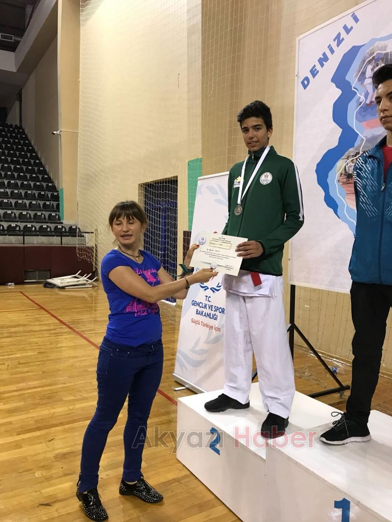 KARATECİLERİN HIZINA YETISILMIYOR