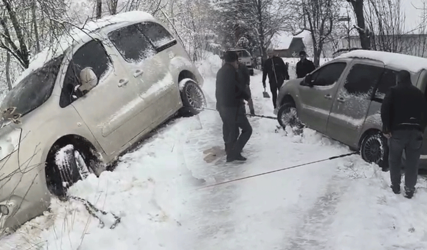 Karda kaza yapan araç için seferber oldular