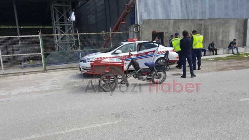 Karşı yöne geçip otomobille çarpıştı