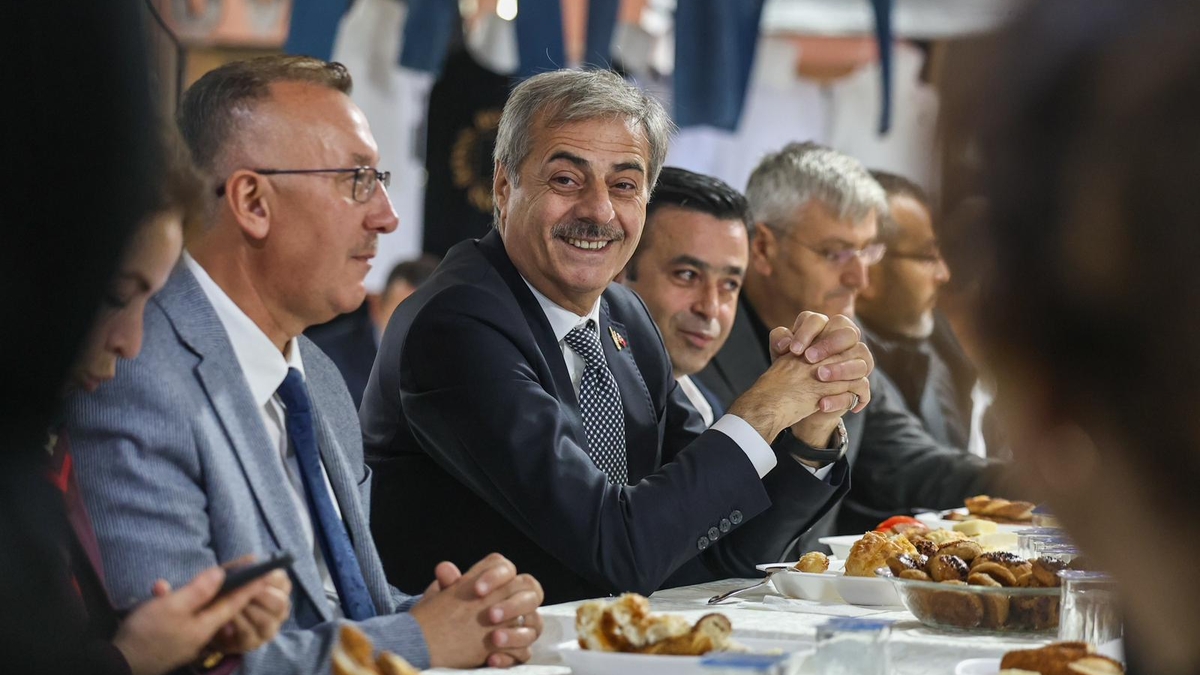 Katlı Pazar esnafıyla bir araya geldiler