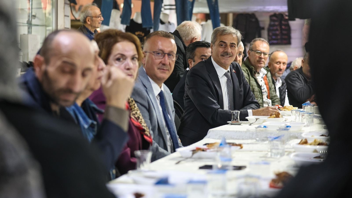 Katlı Pazar esnafıyla bir araya geldiler