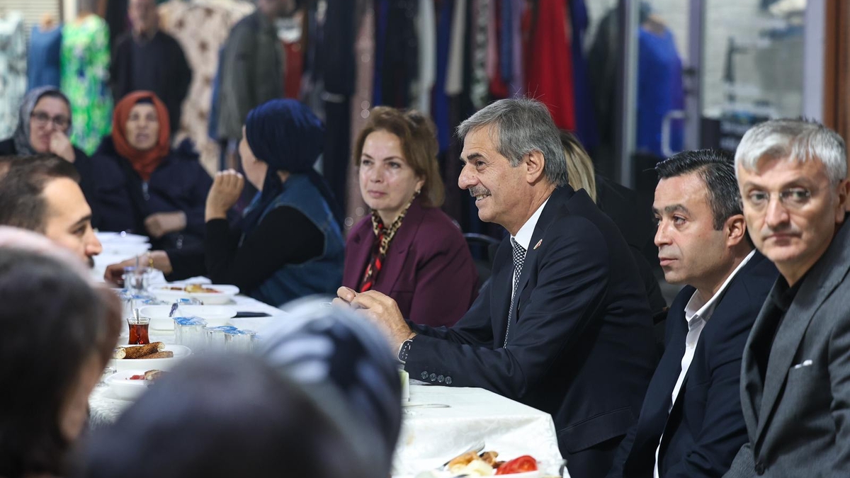 Katlı Pazar esnafıyla bir araya geldiler