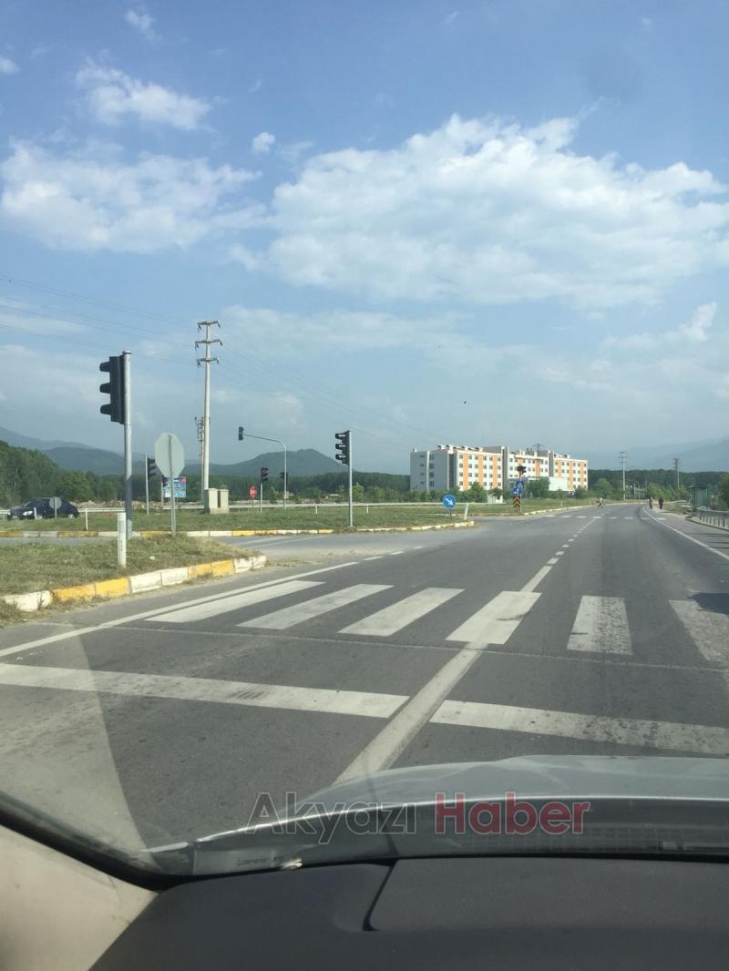  Kavşaklar Büyüyen Otlar Kesilmeye Başlandı