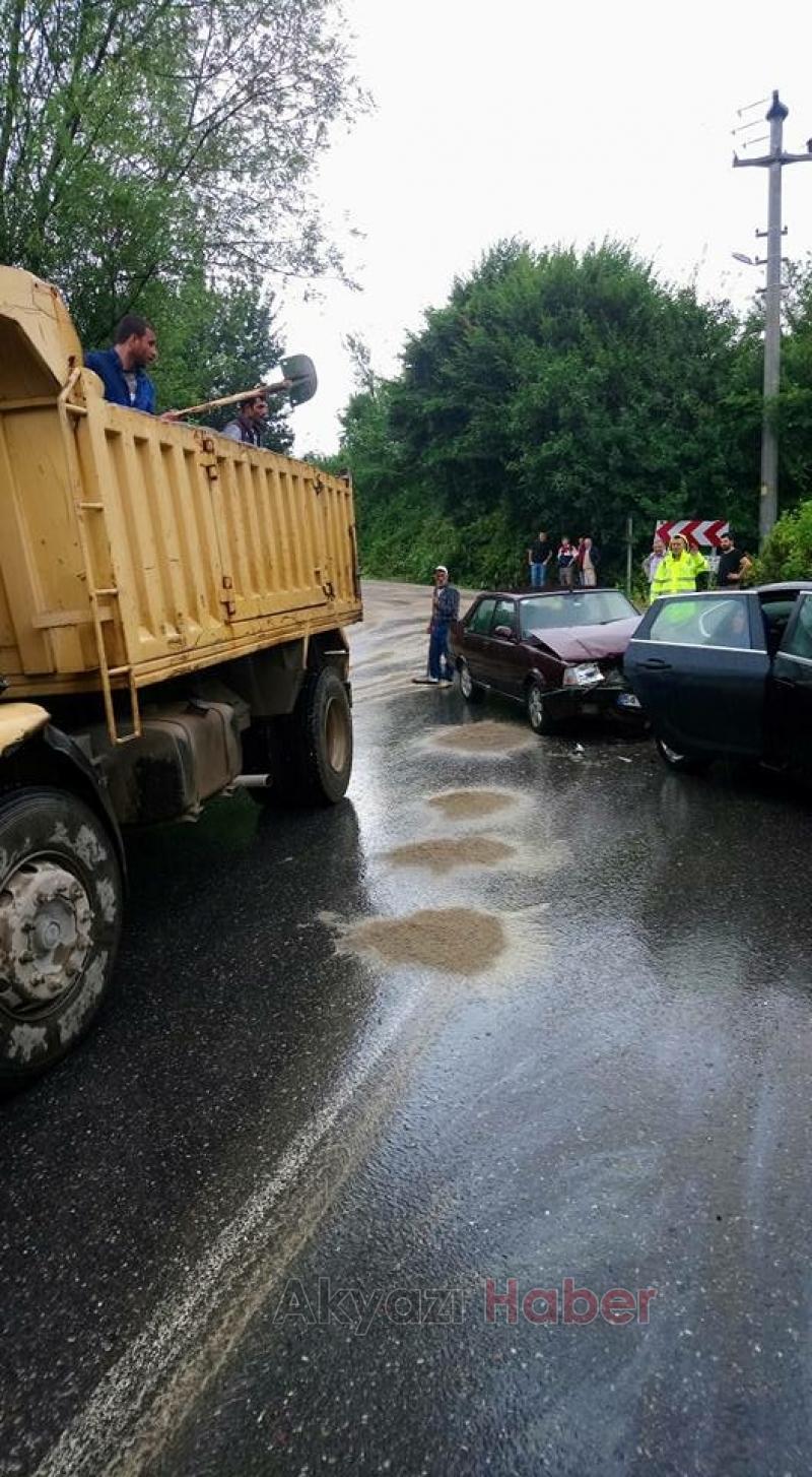  Kaygan Yol Zincirleme Kazaya Sebep Oldu