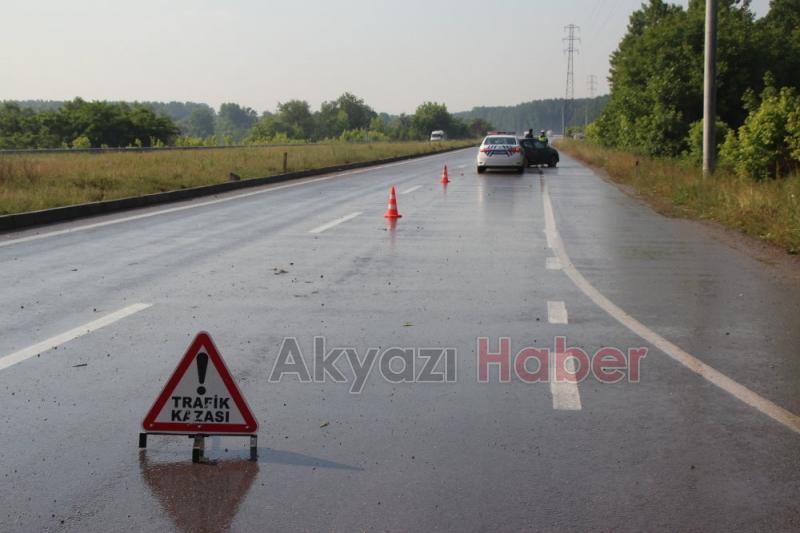 Kaygan Yolda Duramayınca Orta Refüje Çarptı