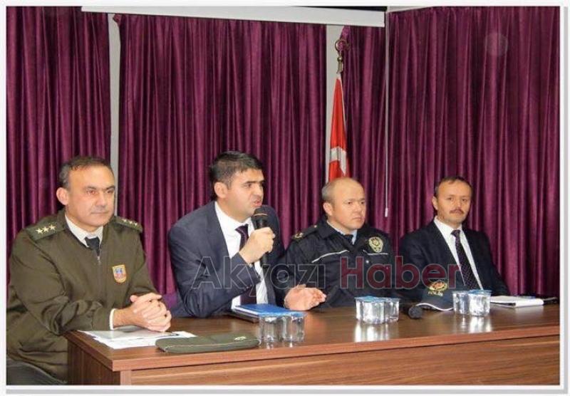 KAYMAKAM KALAYLI MUHTARLARLA BİR ARAYA GELDİ