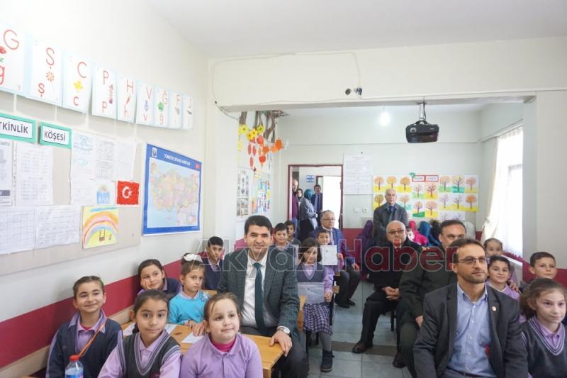 Kaymakam Kalaylı Öğrencilerin Karne Heyecanına Ortak Oldu