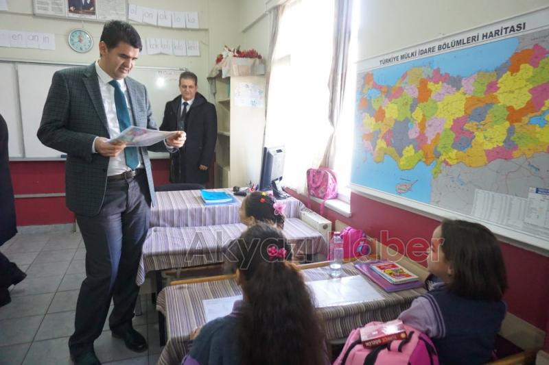 Kaymakam Kalaylı Öğrencilerin Karne Heyecanına Ortak Oldu