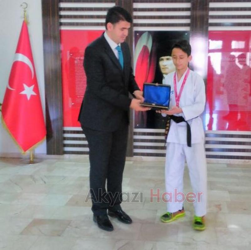 Kaymakam Kalaylı şampiyonları tebrik etti