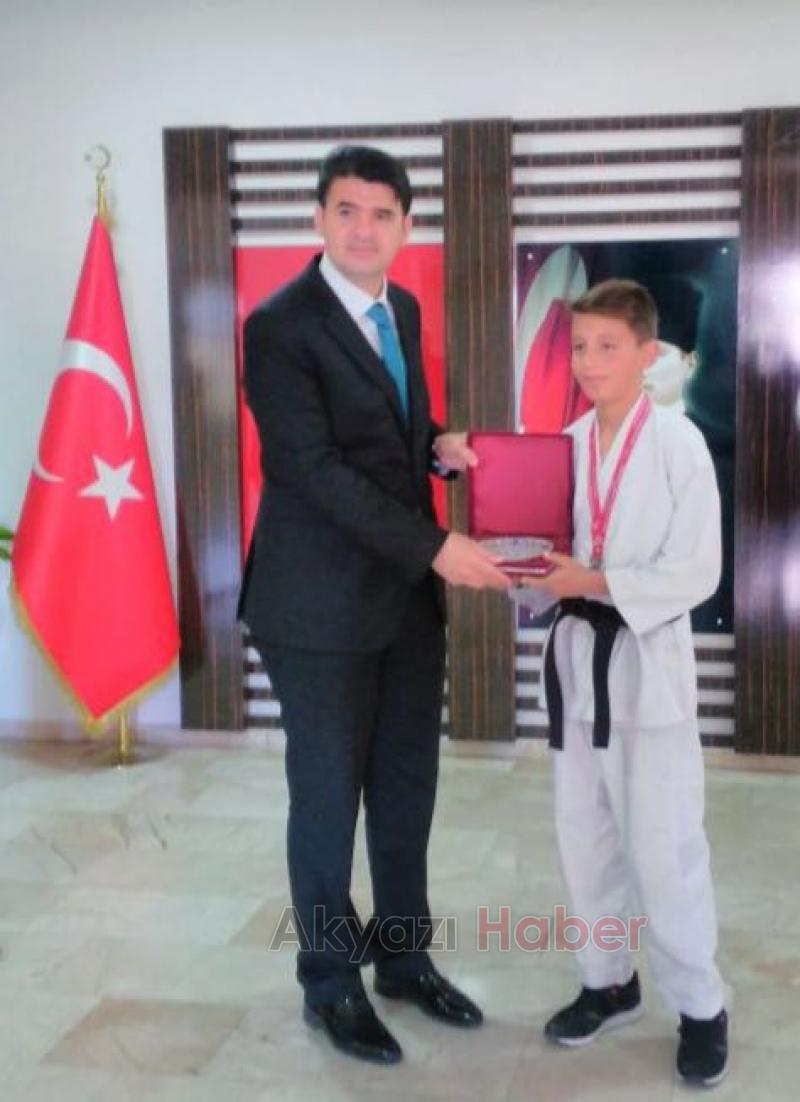 Kaymakam Kalaylı şampiyonları tebrik etti