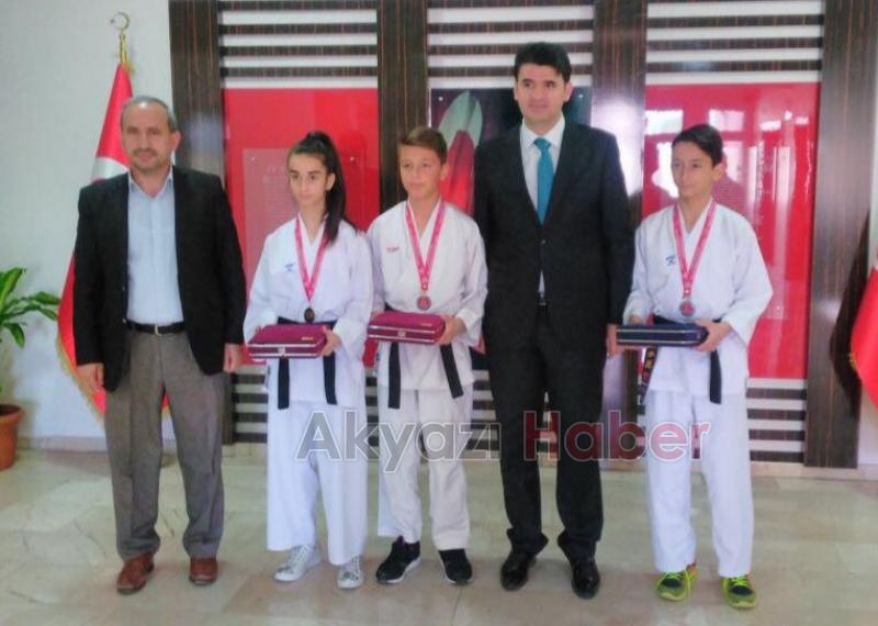 Kaymakam Kalaylı şampiyonları tebrik etti