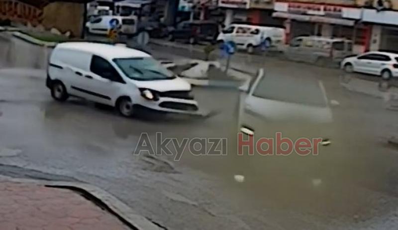 Kaza böyle geldi Dikkatsiz sürücü cipe çarptı