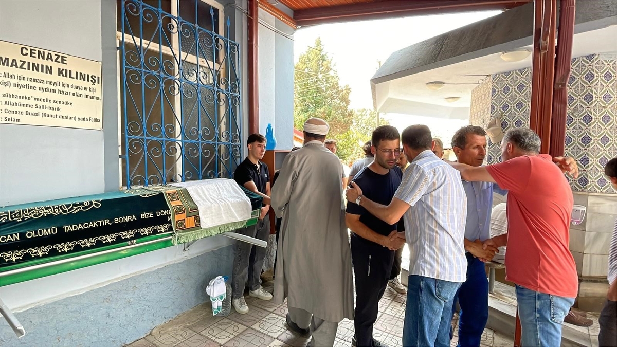 Kaza kurbanı ilahiyat öğrencisi Berkay'a acı veda