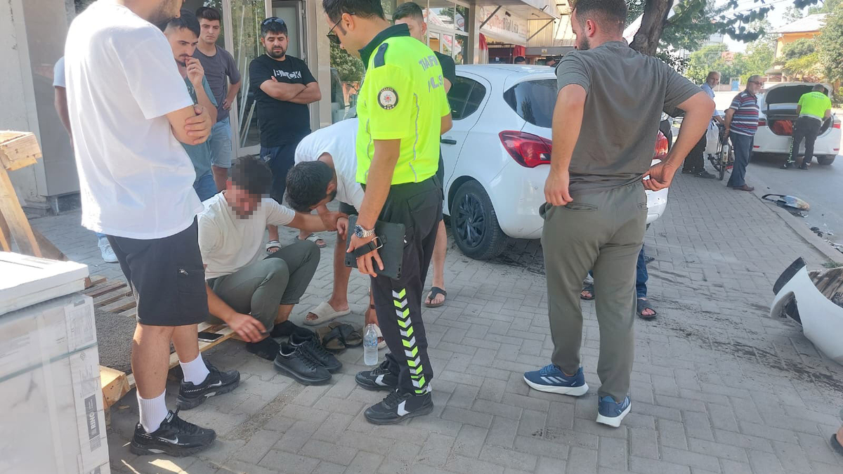 Kaza yapan araçlar kaldırıma savruldu: 1 yaralı