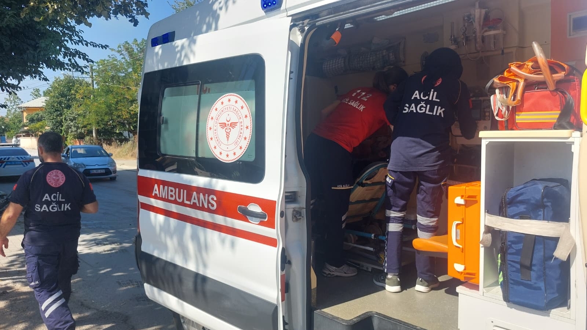 Kaza yapan araçlar kaldırıma savruldu: 1 yaralı
