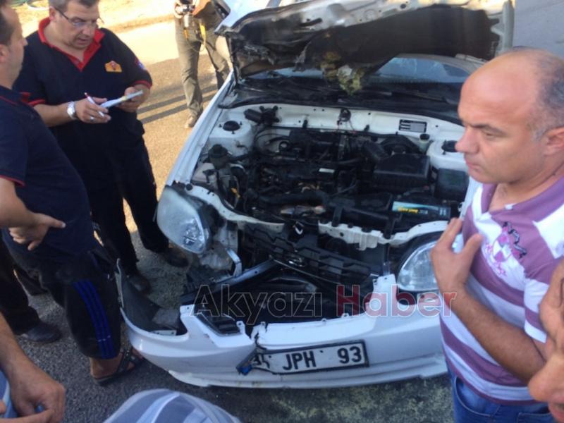 Kaza Yapan Otomobil Alev Aldı