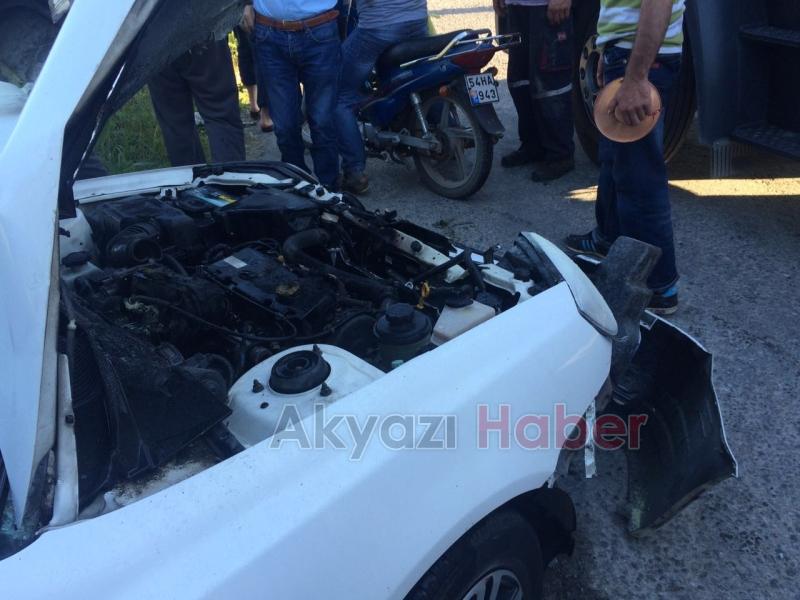 Kaza Yapan Otomobil Alev Aldı