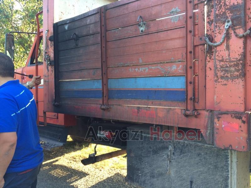 Kaza Yapan Otomobil Alev Aldı